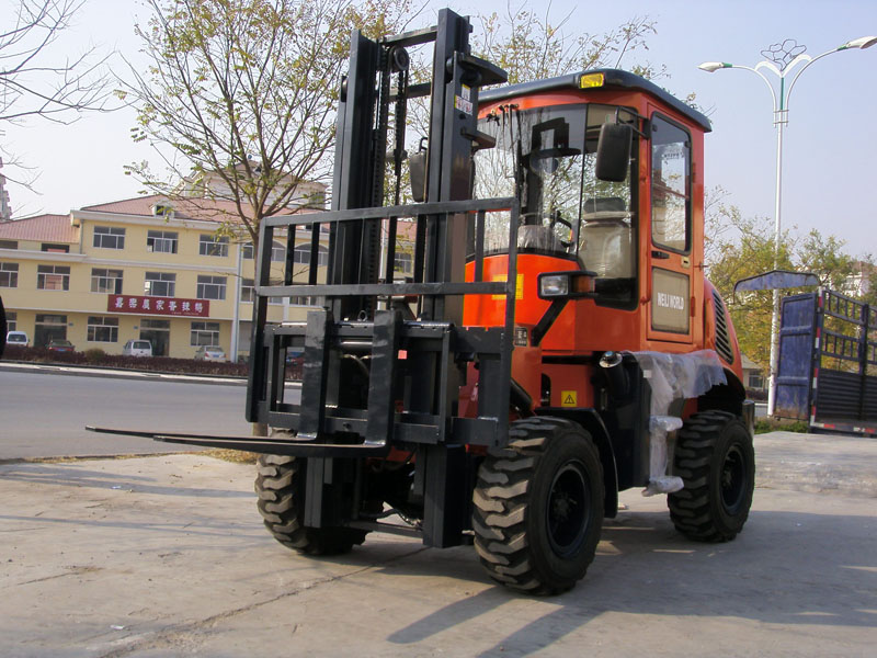 Chariot élévateur tout terrain CYCY25-35