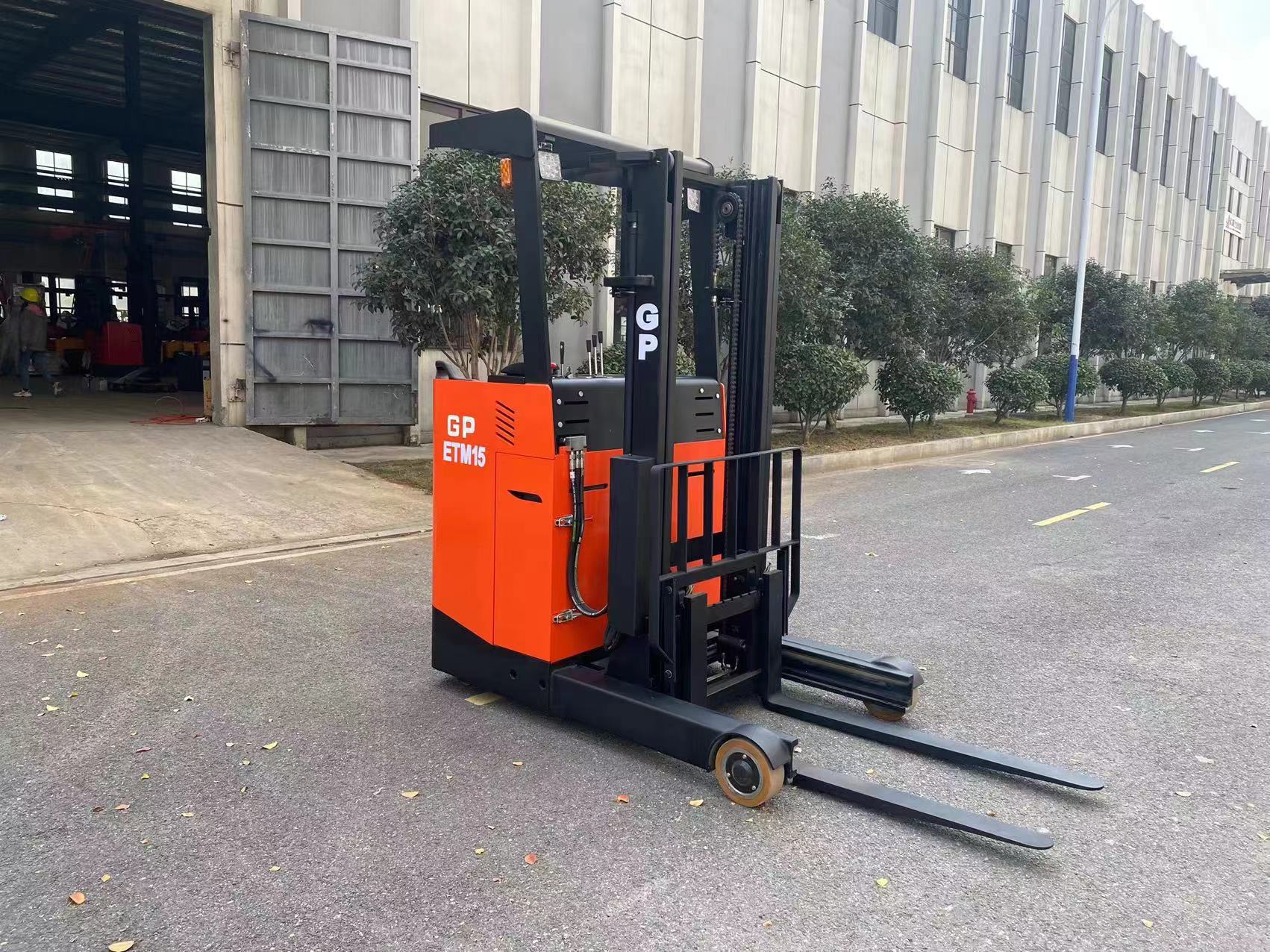 Chariot élévateur électrique à mât rétractable de 1 à 1,8 tonne